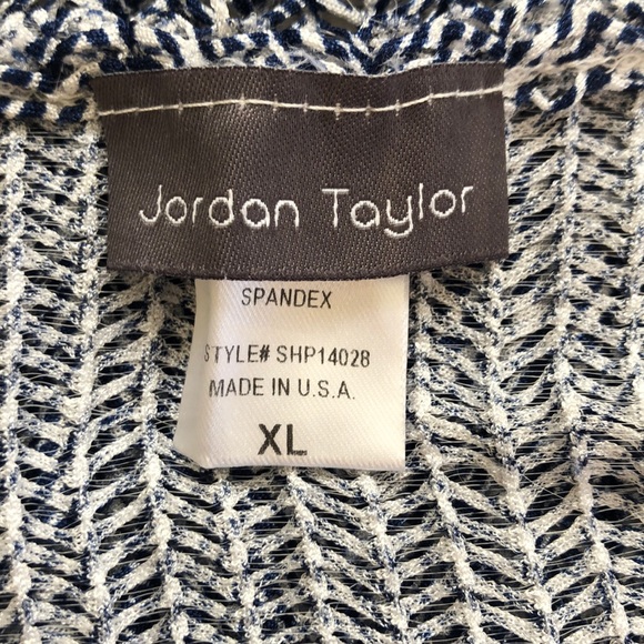 Swimsuit coverup - Picture 4 of 8